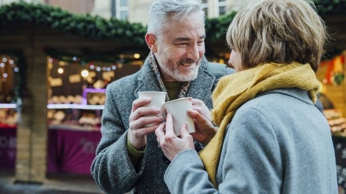 couple-drinking-hot-drinks