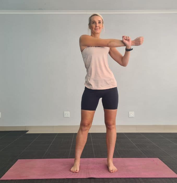 cross arm stretch - How To Tone Your Body